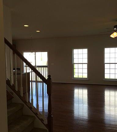 5th image of 1013 River Walk St