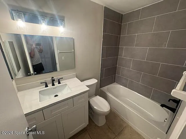 425 Tewksbury Ln NE — Photo 16