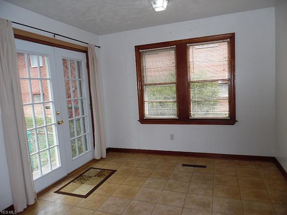 4th image of 203 Aurora St