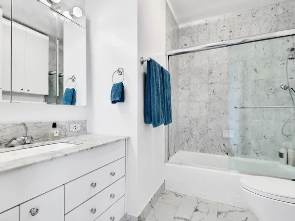 303 East 43rd Street image 12 of 13