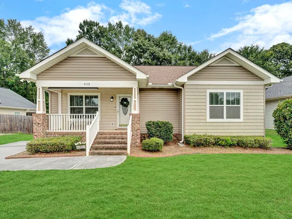 608 Ruddy Creek Cir, Greer, SC 29651