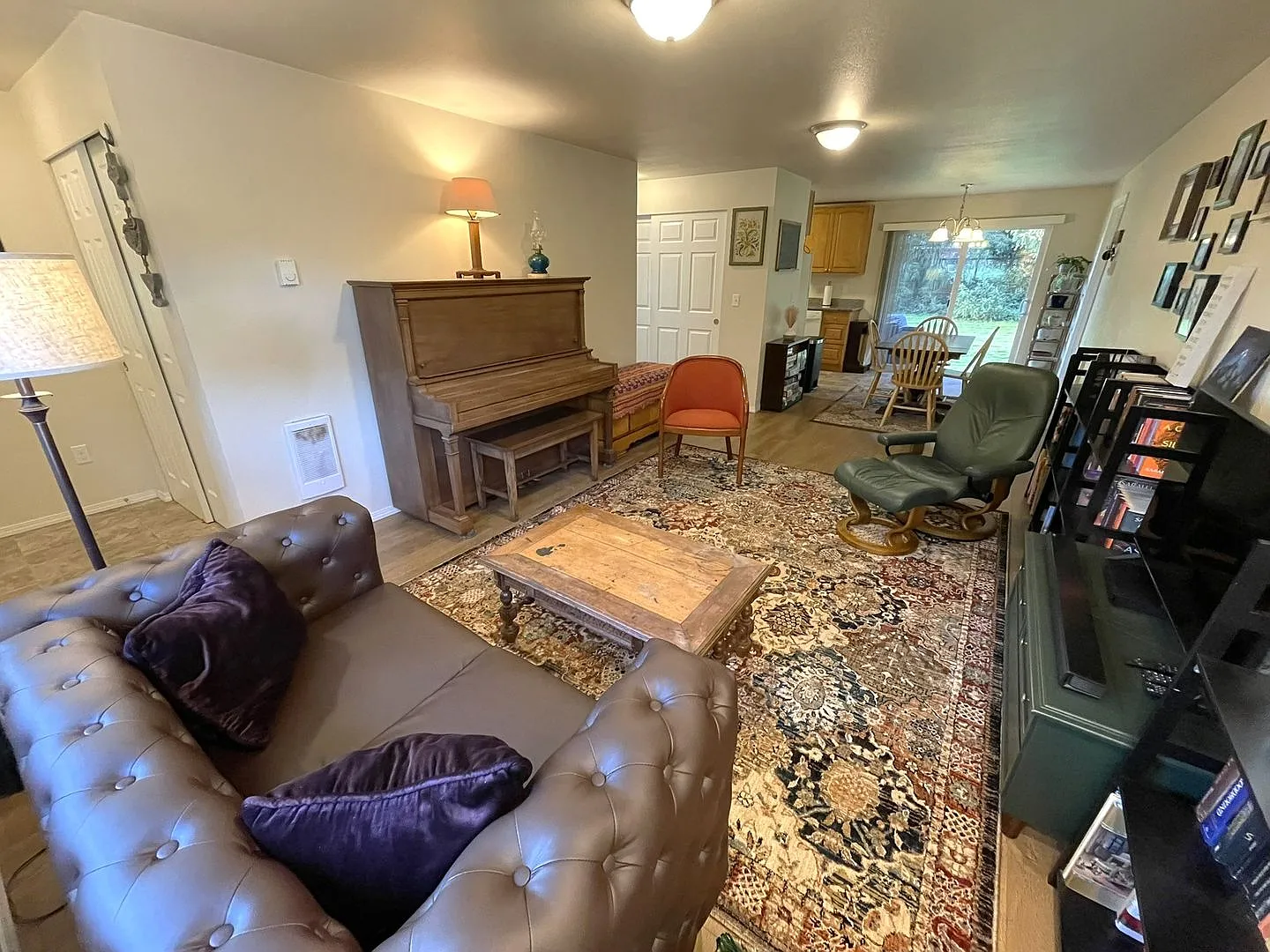 833 Steele St NE — Photo 4