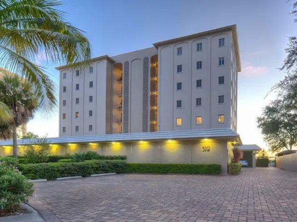 350 Golden Gate Point #11, Sarasota, FL 34236