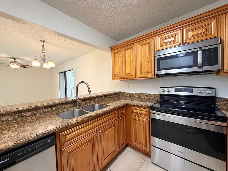 1541 Windorah Way #E — Photo 6