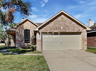 691 Rachel St, Alvin, TX 77511