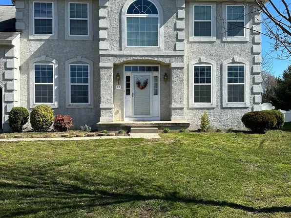 19 Howard St, Carneys Point, NJ 08069