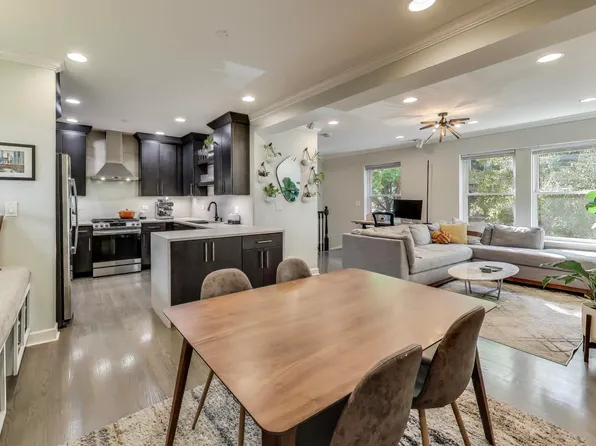 3005 N Clifton Ave #101, Chicago, IL 60657
