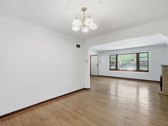 2nd image of 1146 Moorlands Dr #A
