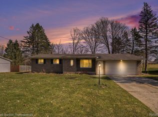 3150 Kings Brook Dr, Flushing, MI 48433