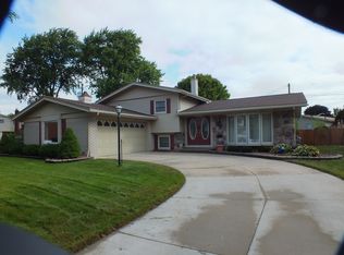 2111 Gorno Ct, Trenton, MI 48183