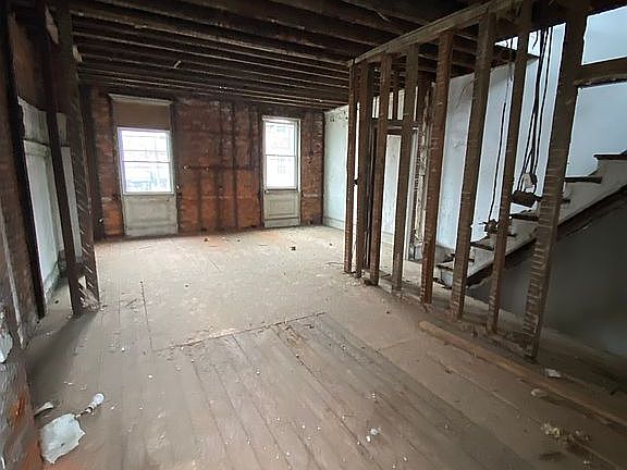 5th image of 645 N Preston St