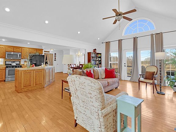 4th image of 64 Meadows Dr