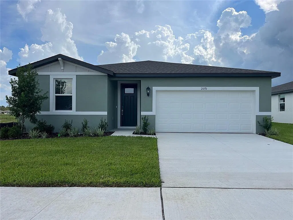 4 bed, 2.0 bath, 1840 sqft, $2,350 — Photo 1