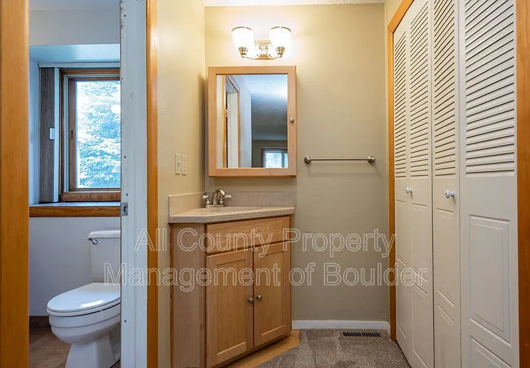 819 Elliott St — Photo 12