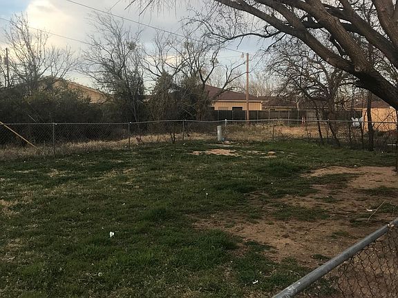 3rd image of 2214 Oakland Dr