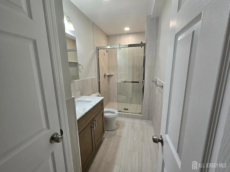 164 Austin Ave — Photo 3
