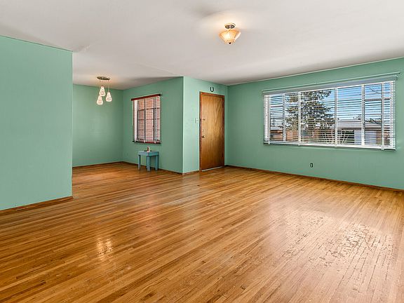 4th image of 2620 Cardenas Dr NE