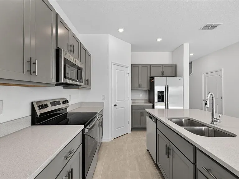 10761 Eclipse St — Photo 17