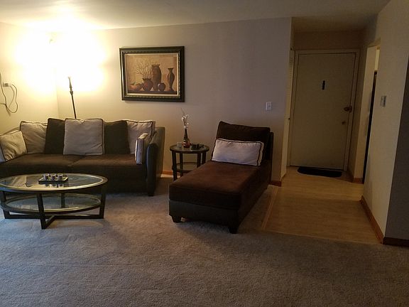 2nd image of 16W520 Lake Dr #8
