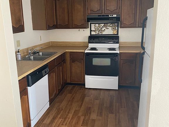 3rd image of 101 Fairfax St APT A