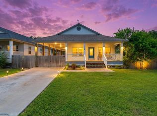 328 S Verne St, Rockport, TX 78382