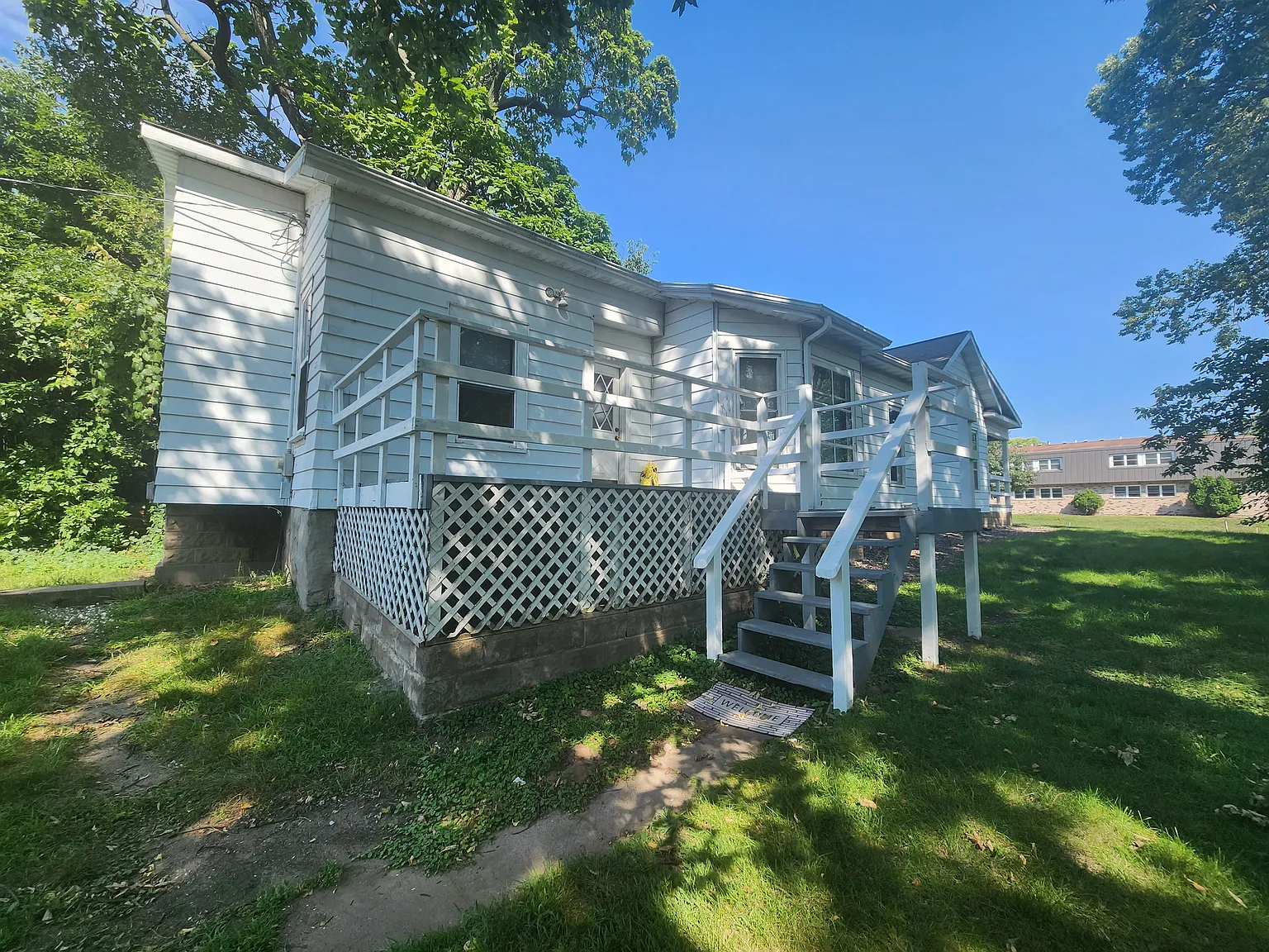 5 bed, $2,100 — Photo 2