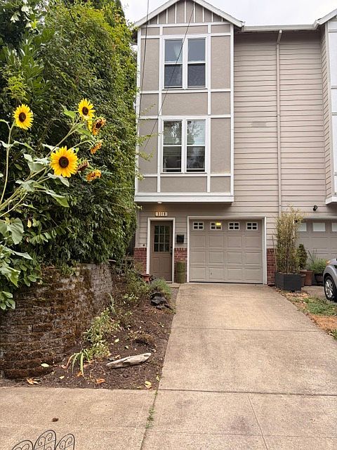1st image of 3319 SE Waverleigh Blvd