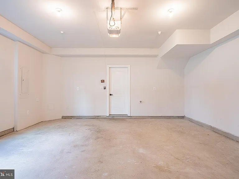 13001 Hattontown Sq — Photo 46
