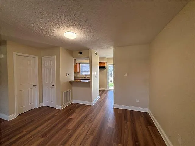 2332 Oxford Pl — Photo 9
