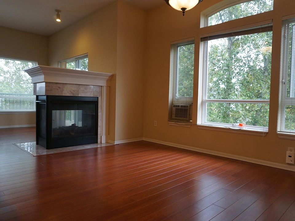 1st image of 12224 NE 8th St APT 111