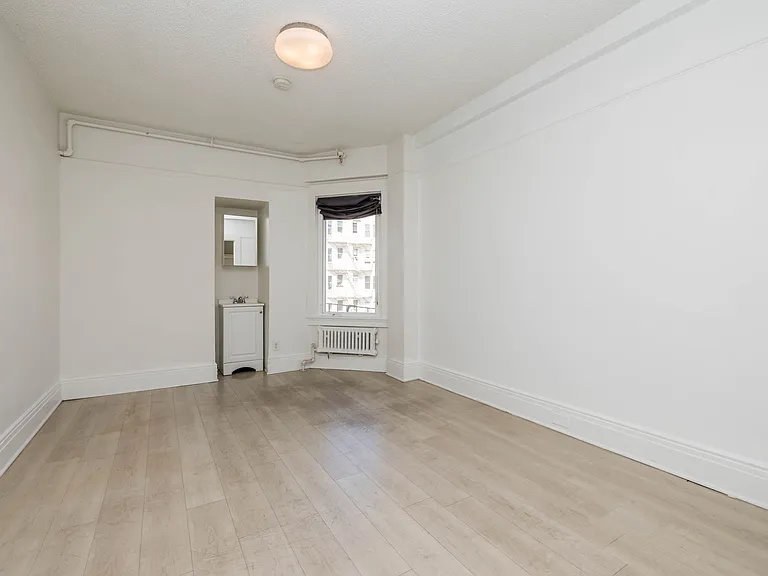 581 Ofarrell St #504 — Photo 1