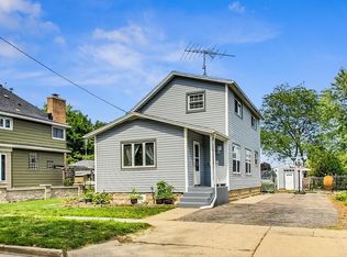 140 S Wisconsin St, Burlington, WI 53105