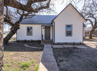 401 Cowan St, Bowie, TX 76230