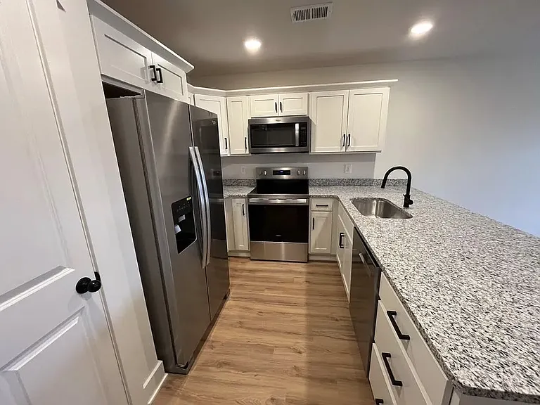 402 Portland Blvd — Photo 13