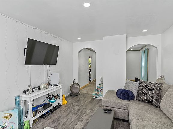 4th image of 511 Tenney Ave