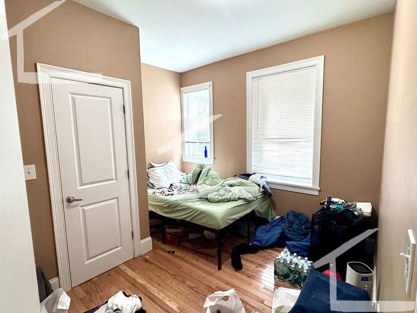 Charming 5 Bedroom-No Broker Fee — Photo 3