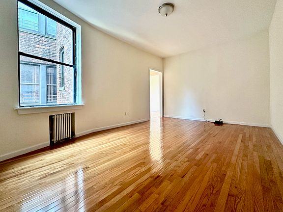 3rd image of 585 Isham St APT 4i