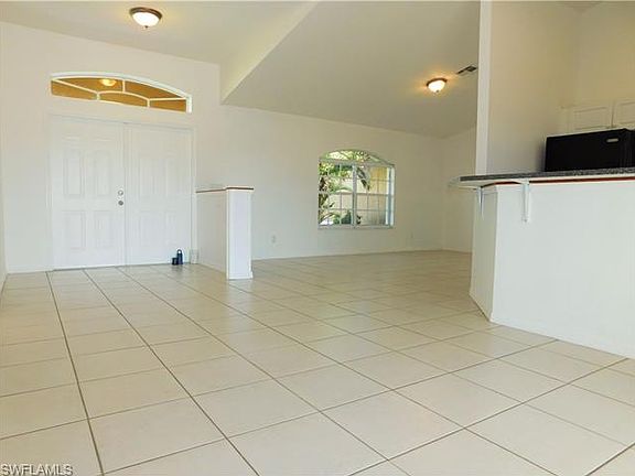 5th image of 925 Chiquita Blvd N