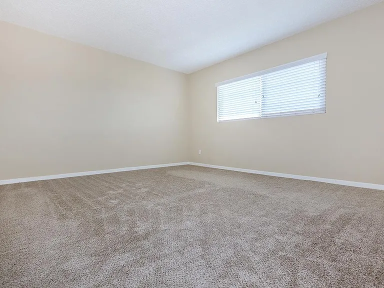 Fresno Terrace Apartments — Photo 17