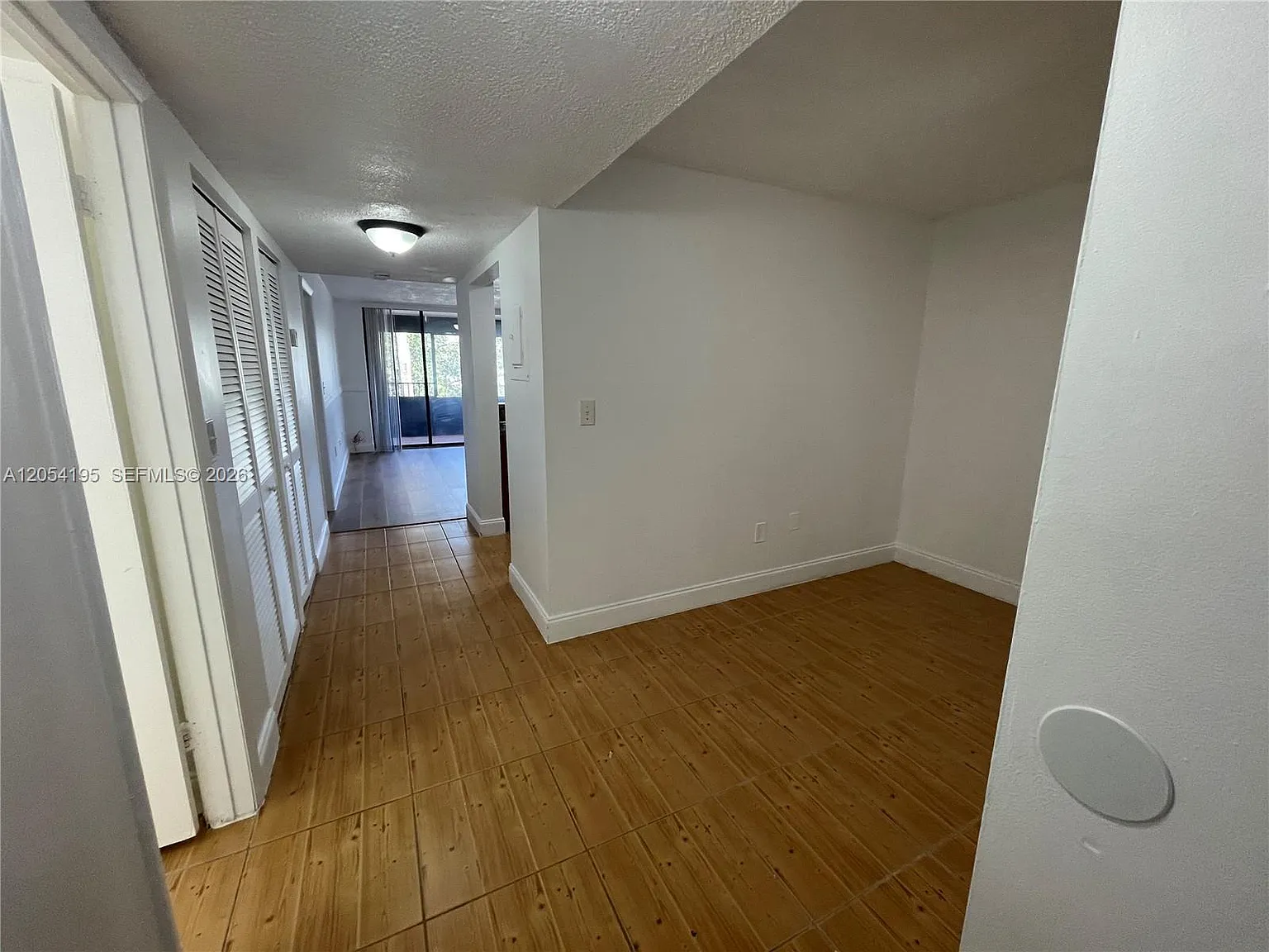 Parkway Grove Condo Part — Photo 3
