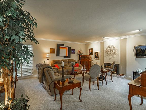 5th image of 705 Elmhurst Cir