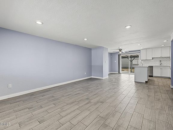 4th image of 1733 W VOLTAIRE Avenue