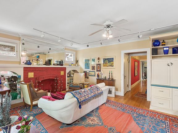 4th image of 4723 N Sacramento Ave