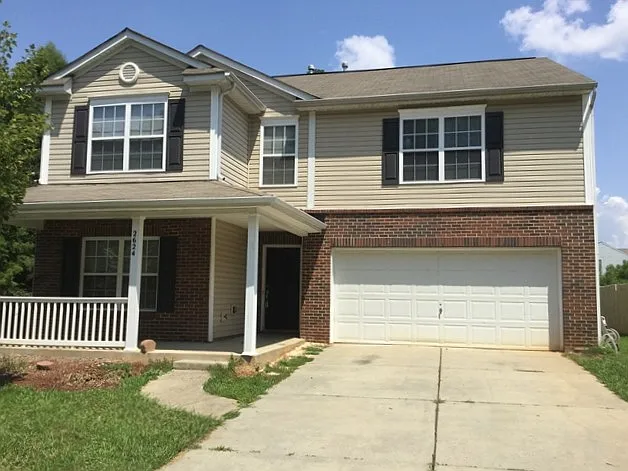 4 bed, 2.5 bath, 2850 sqft, $2,485 — Photo 1