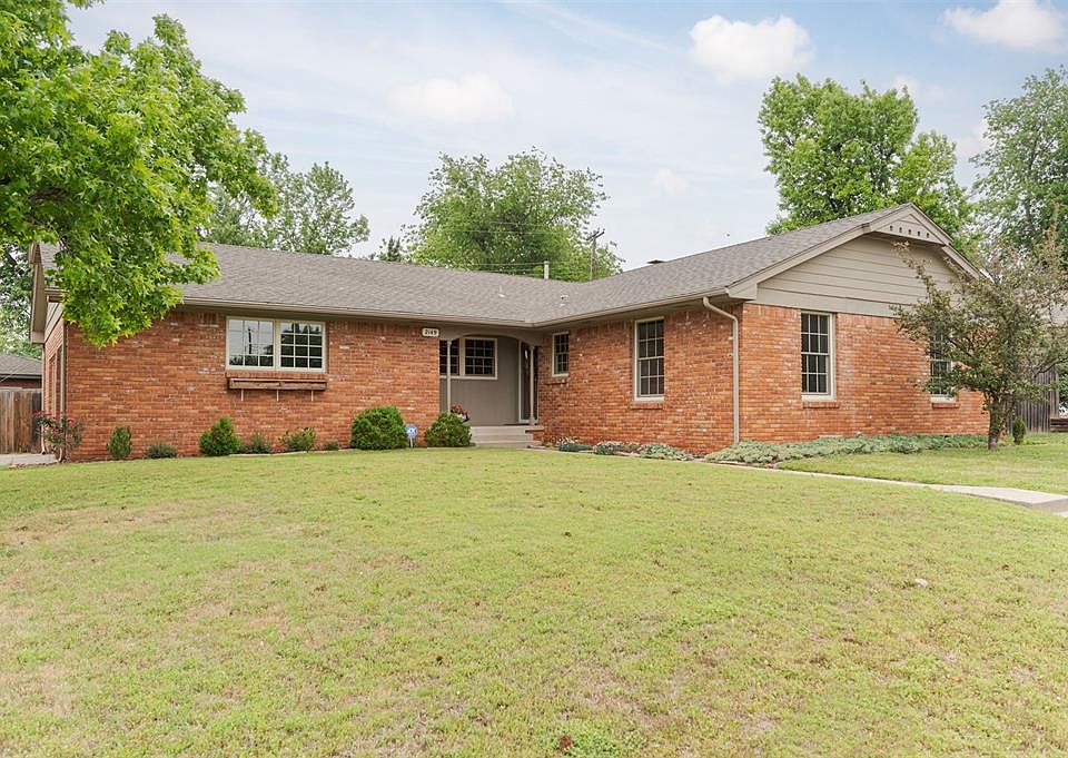 1st image of 2149 Fremont Dr