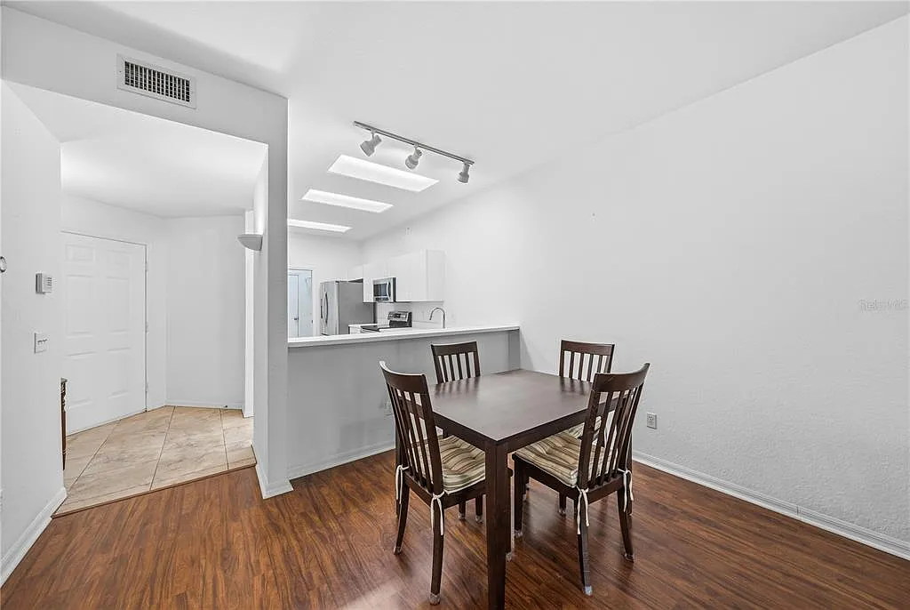 2 bed, 2.0 bath, 1166 sqft, $1,975 — Photo 4