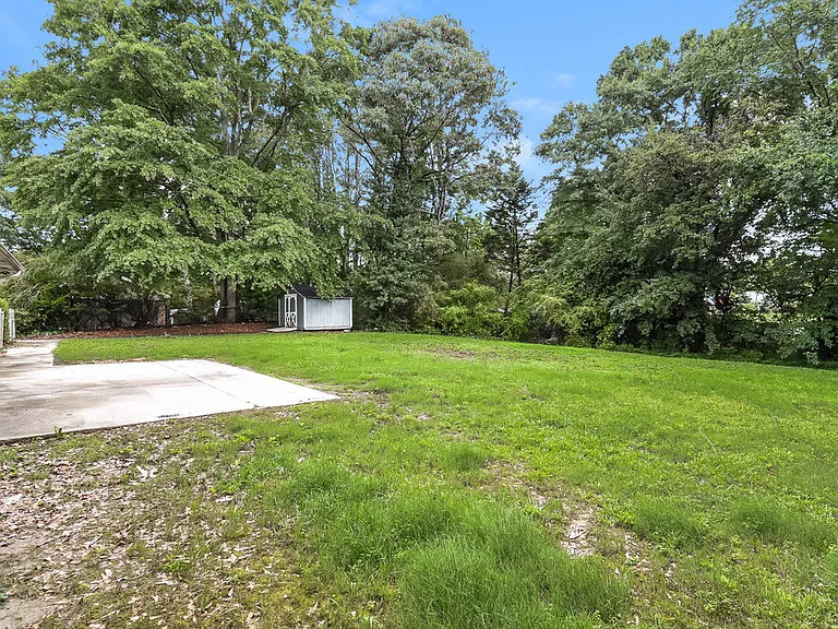 2906 Elizabeth Ln — Photo 15