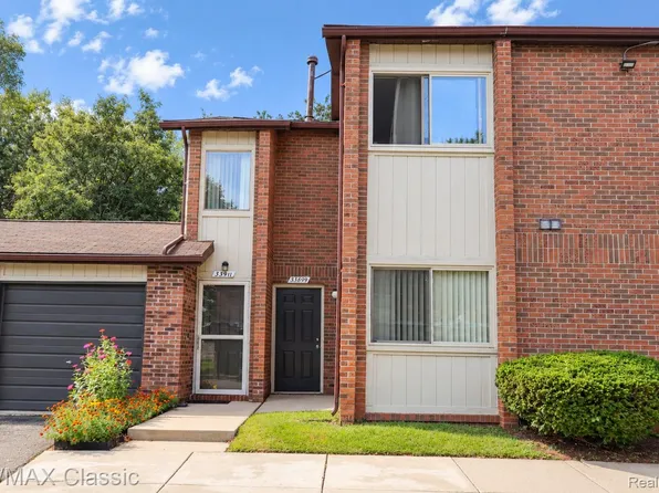 33899 Pondview Cir #10, Livonia, MI 48152