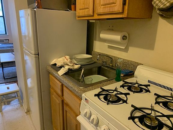 4th image of 100 Sullivan St APT 2f