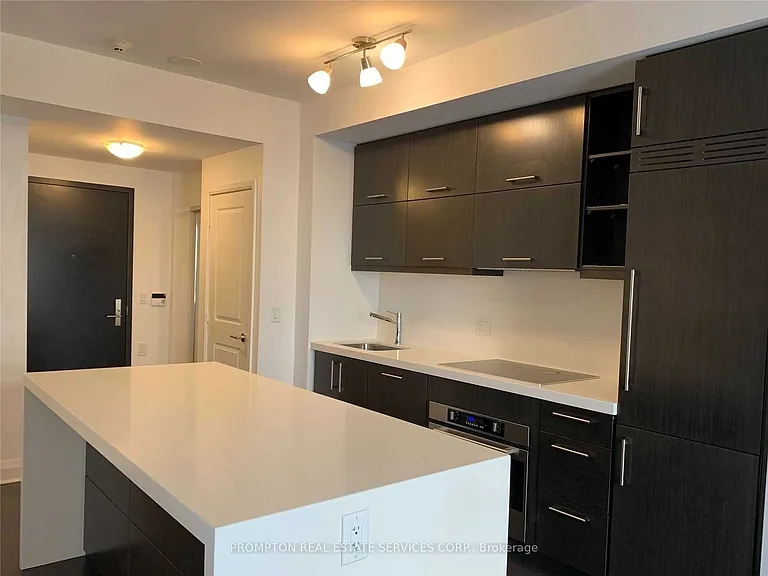 1080 Bay St #1111 — Photo 10